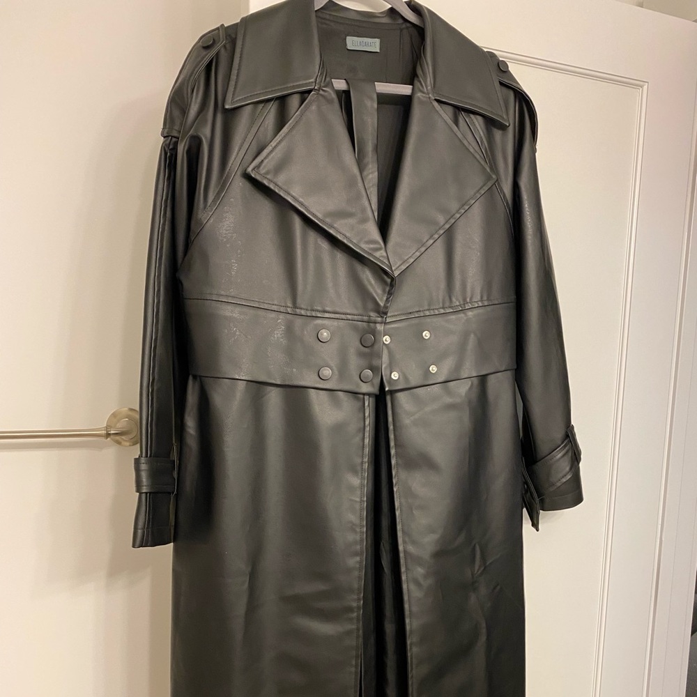 Long midi black vegan leather coat 🧥